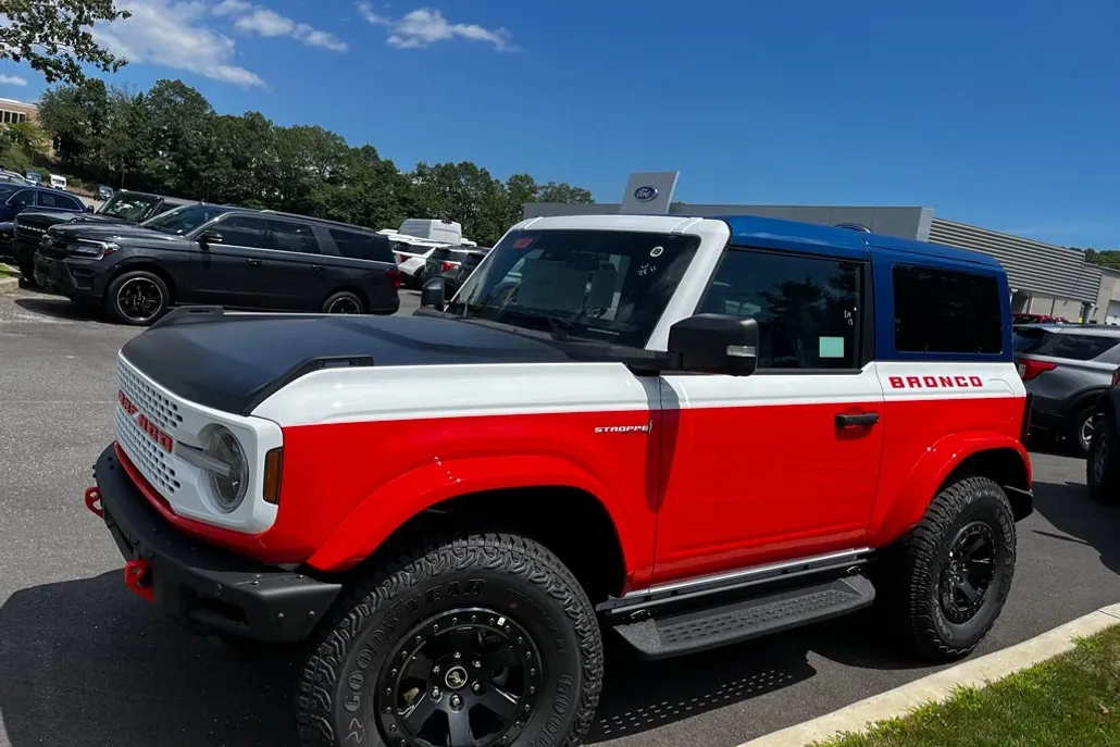 2025 Ford Bronco First Edition photo 1
