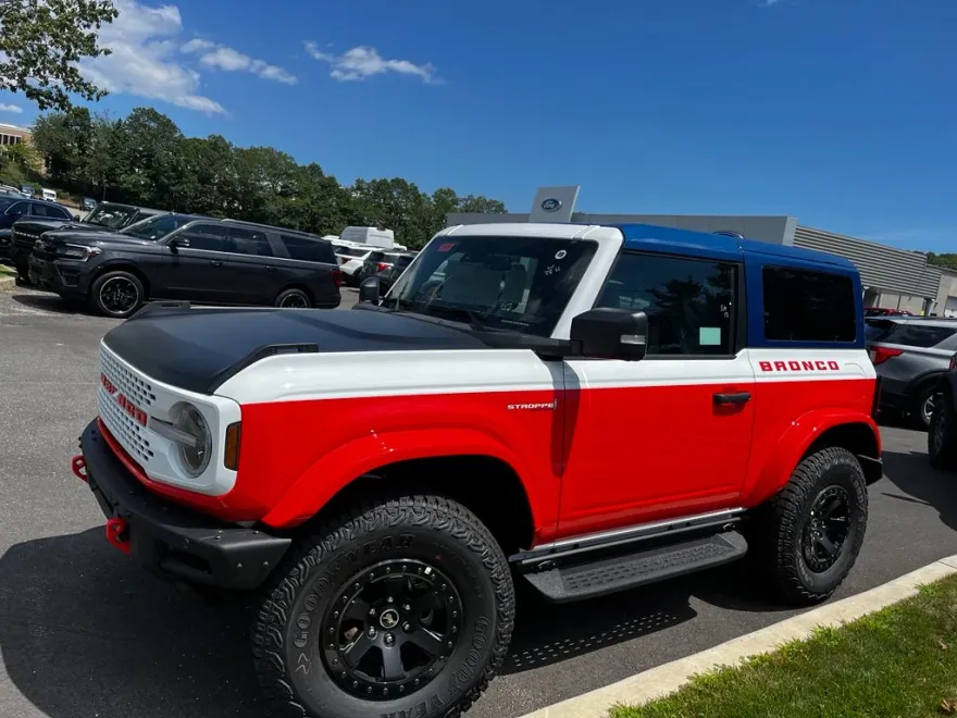 2025 Ford Bronco First Edition photo 1