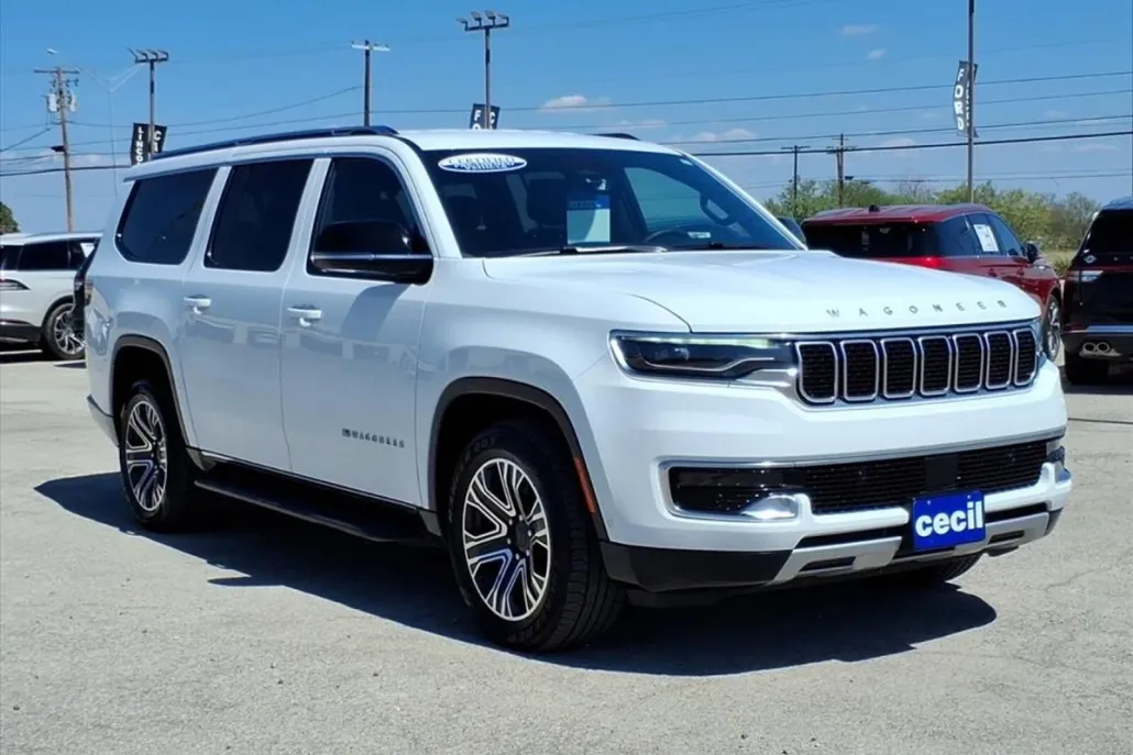 2024 Jeep Wagoneer L Series II photo 1