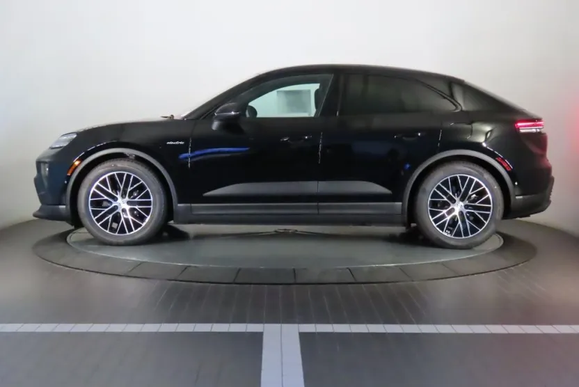 2025 Porsche Macan Electric photo 1