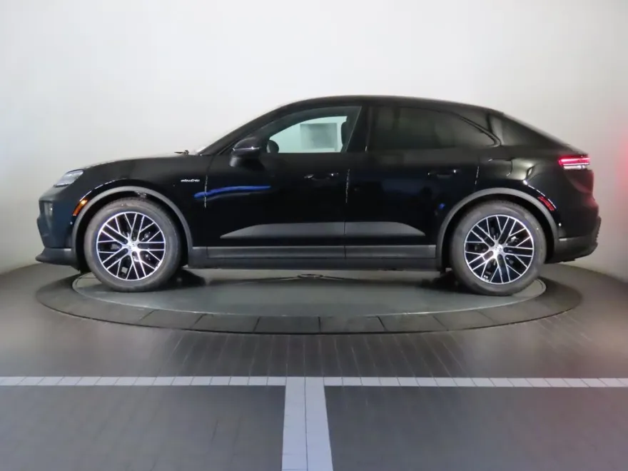 2025 Porsche Macan Electric photo 1