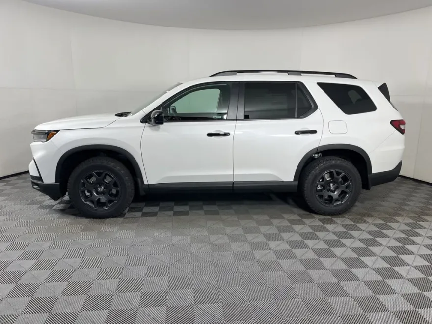 2025 Honda Pilot TrailSport photo 1