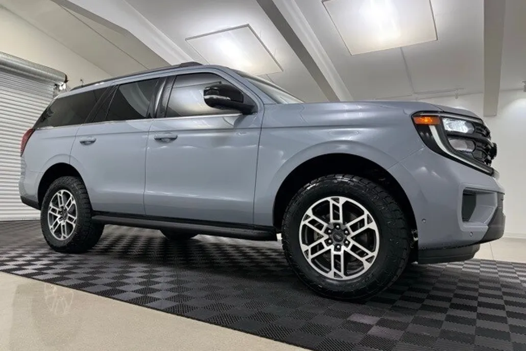 2025 Ford Expedition photo 1