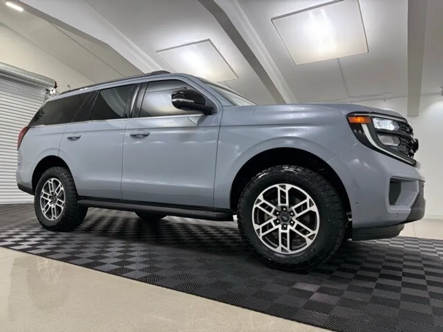 2025 Ford Expedition photo 1