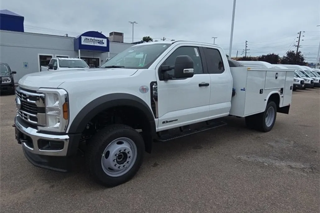 2025 Ford F-550 photo 1