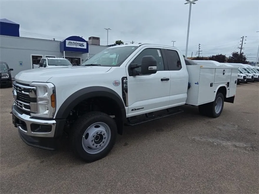 2025 Ford F-550 photo 1