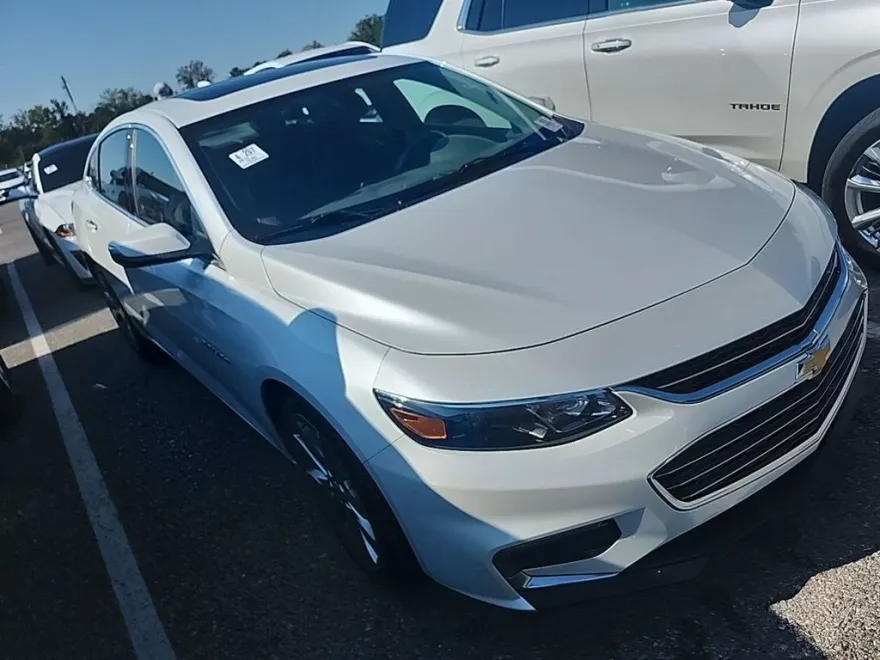 2017 Chevrolet Malibu Premier photo 1