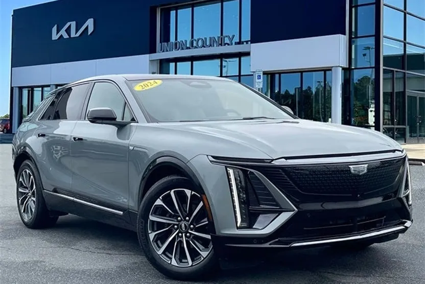 2024 Cadillac Lyriq Sport photo 1