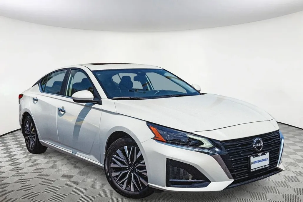 2024 Nissan Altima 2.5 SV photo 1