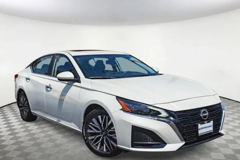 2024 Nissan Altima 2.5 SV photo 1