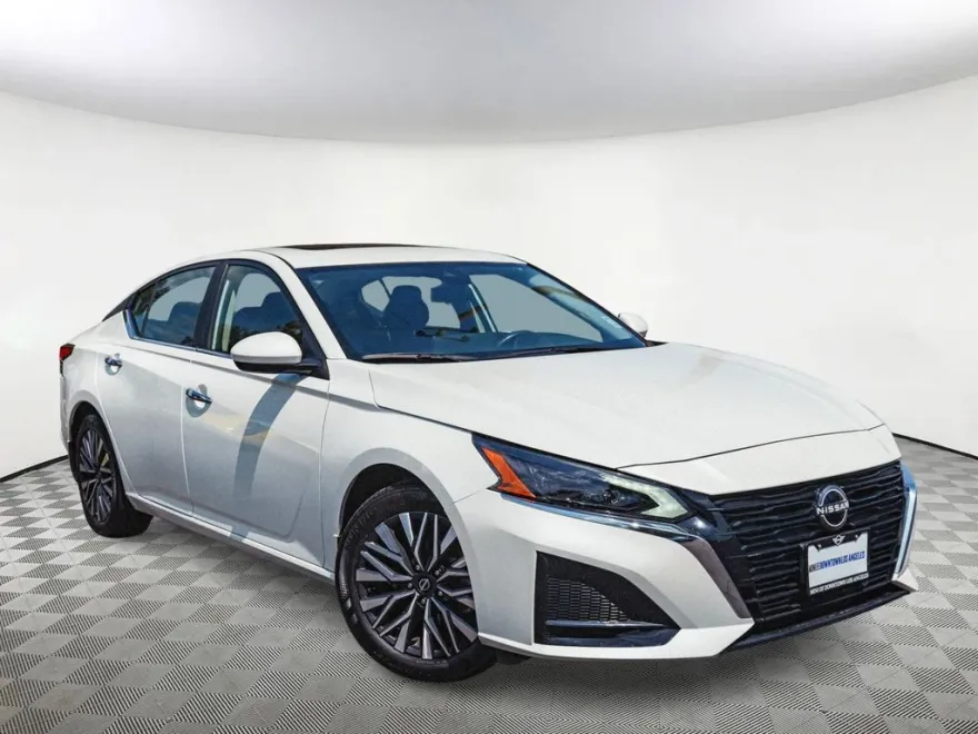 2024 Nissan Altima 2.5 SV photo 1