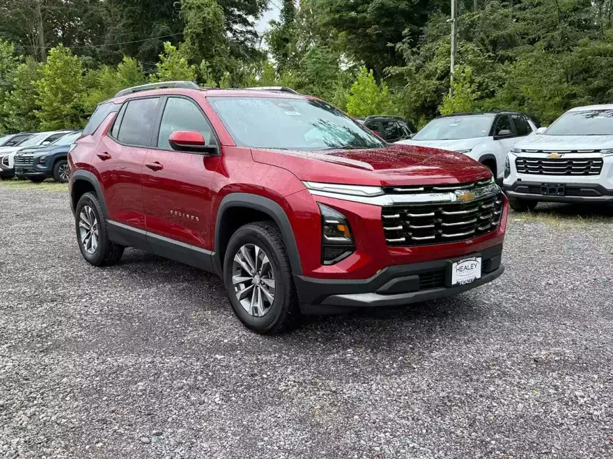 2025 Chevrolet Equinox LT photo 1