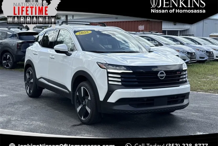 2025 Nissan Kicks SR photo 1