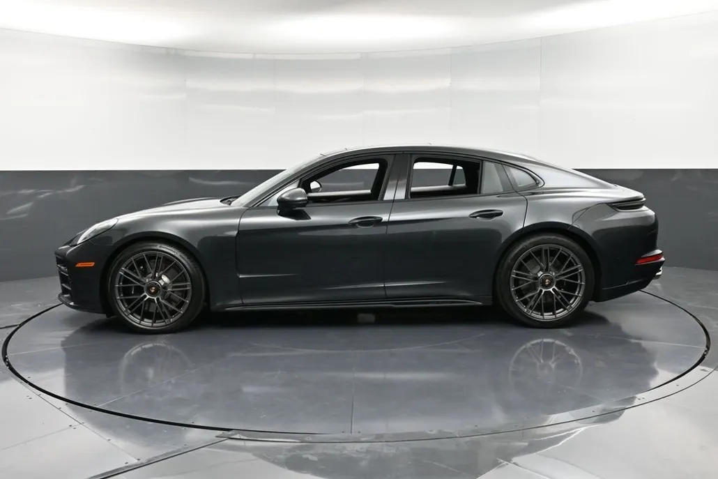 2026 Porsche Panamera GTS photo 1