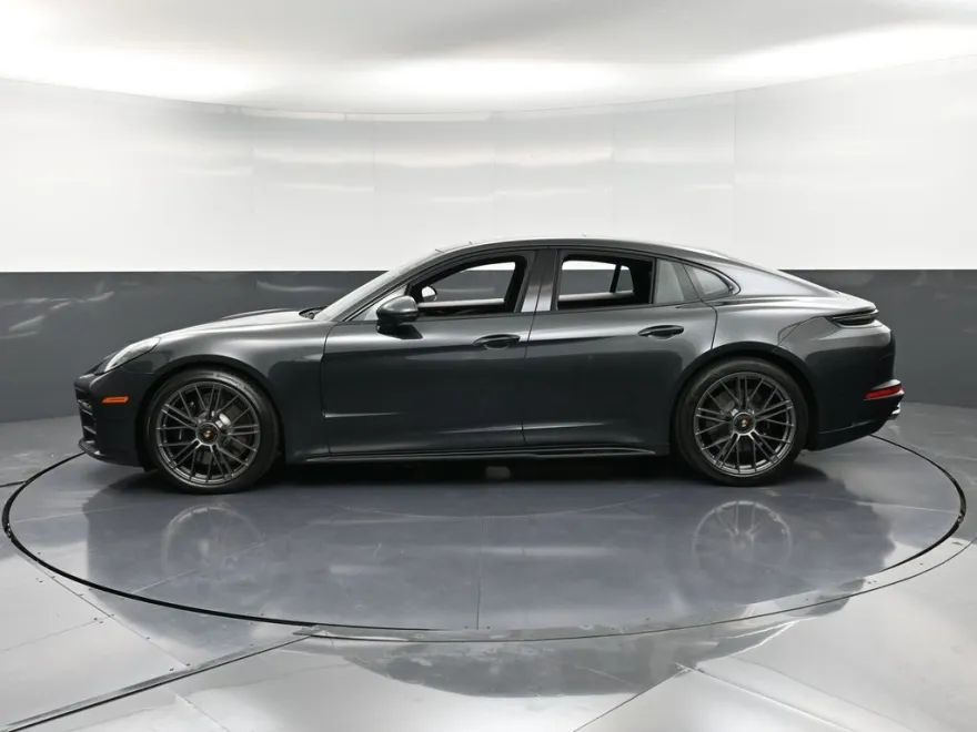 2026 Porsche Panamera GTS photo 1
