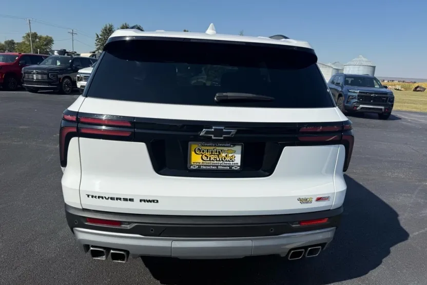 2024 Chevrolet Traverse Z71 photo 1