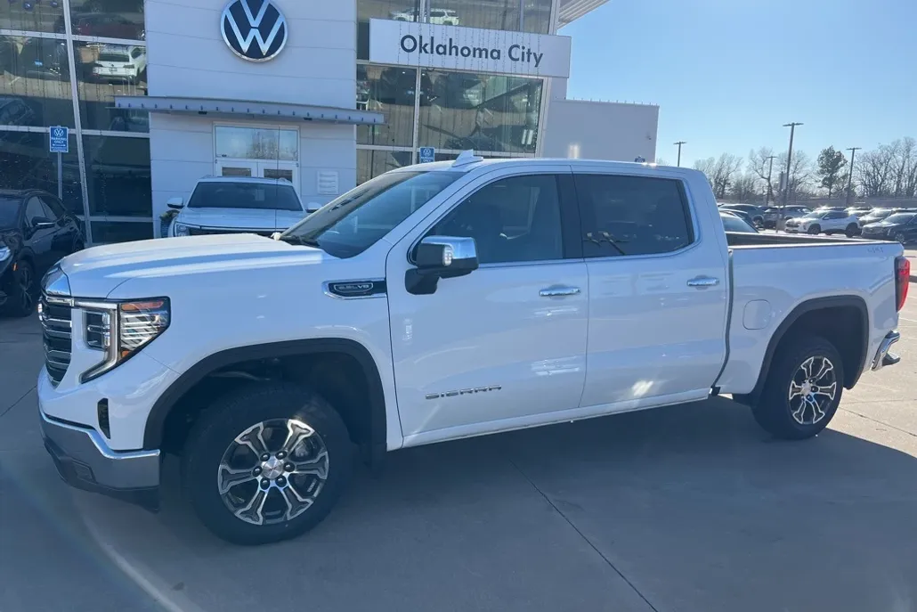 2024 Gmc Sierra 1500 SLT photo 1