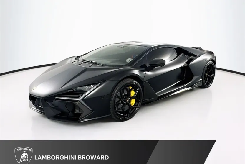 2024 Lamborghini Revuelto photo 1