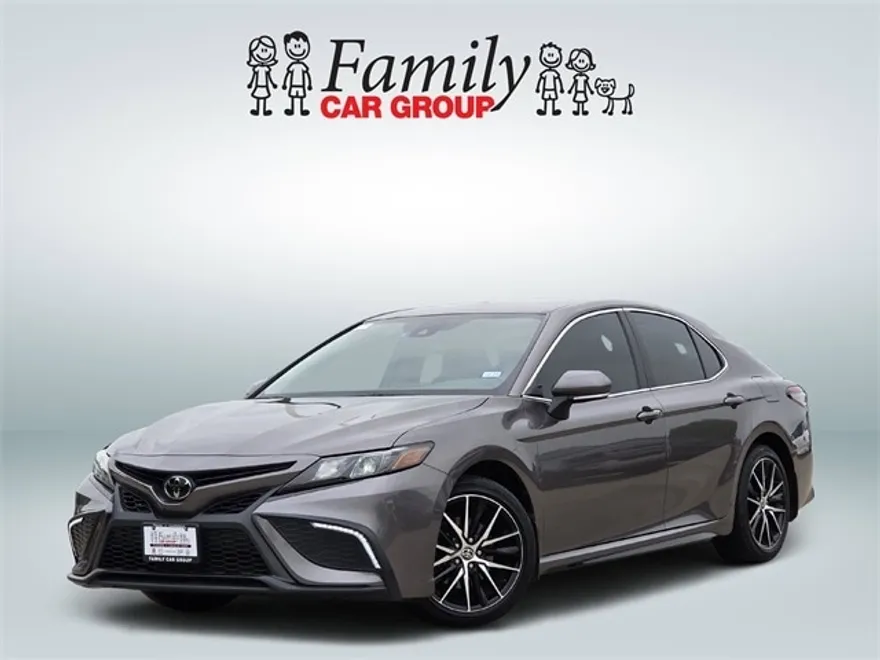 2022 Toyota Camry SE photo 1