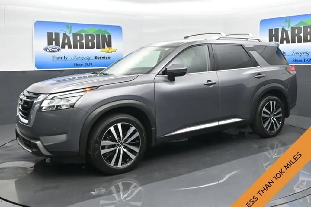 2024 Nissan Pathfinder Platinum photo 1