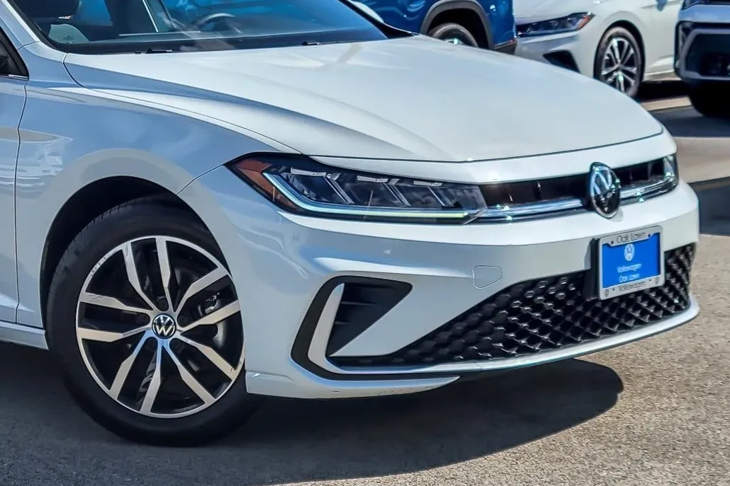 2025 Volkswagen Jetta 1.5T SE photo 1
