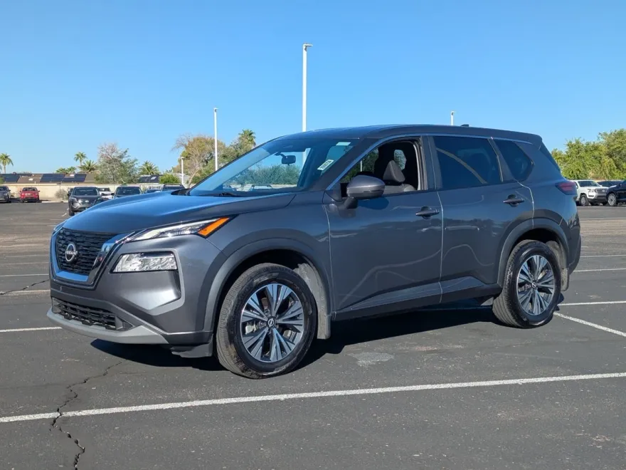 2022 Nissan Rogue SV photo 1