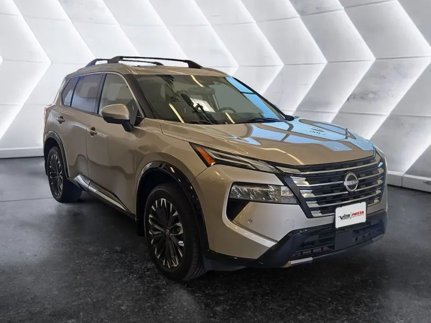 2024 Nissan Rogue Platinum photo 1
