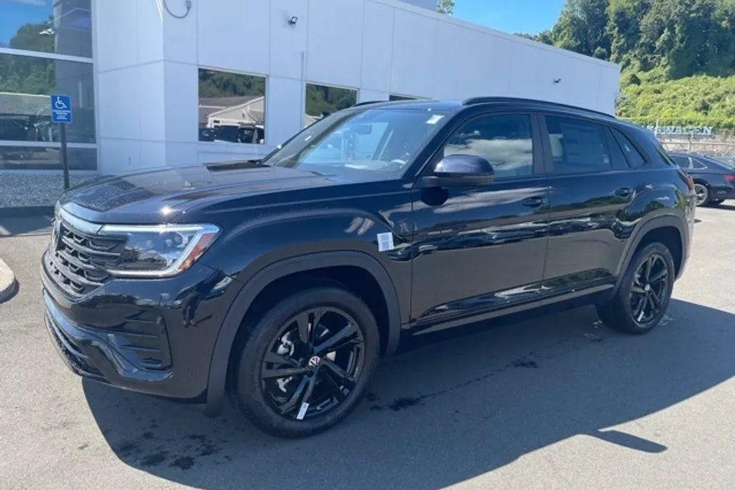 2026 Volkswagen Atlas Cross Sport SEL R-Line photo 1