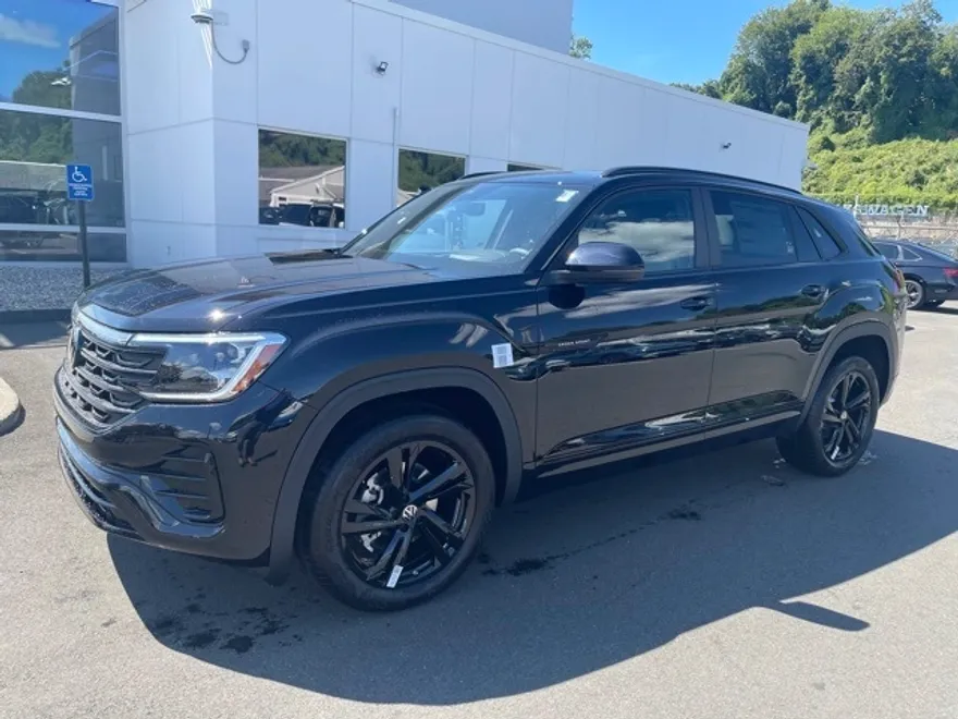 2026 Volkswagen Atlas Cross Sport SEL R-Line photo 1