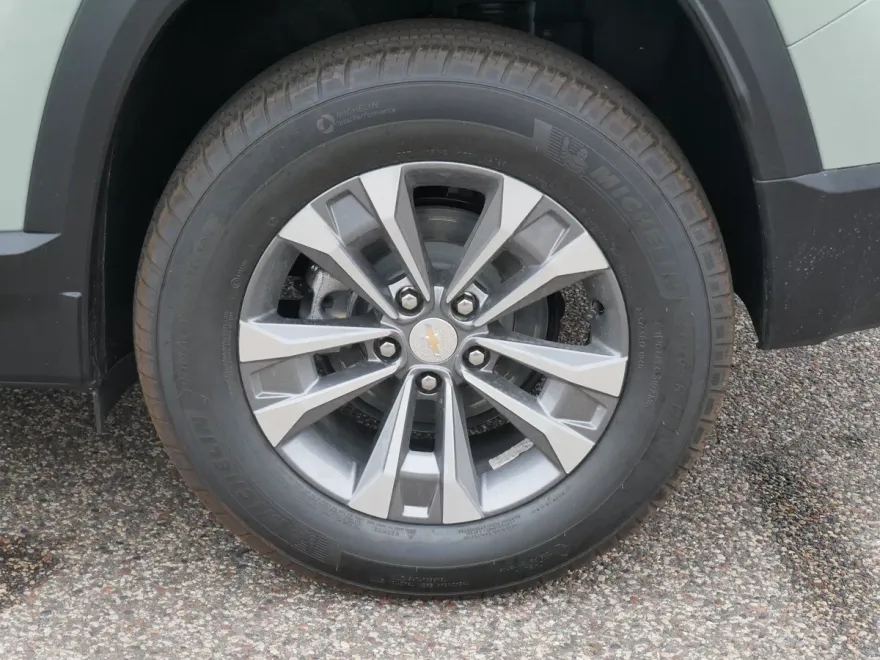 2026 Chevrolet Equinox LT photo 1