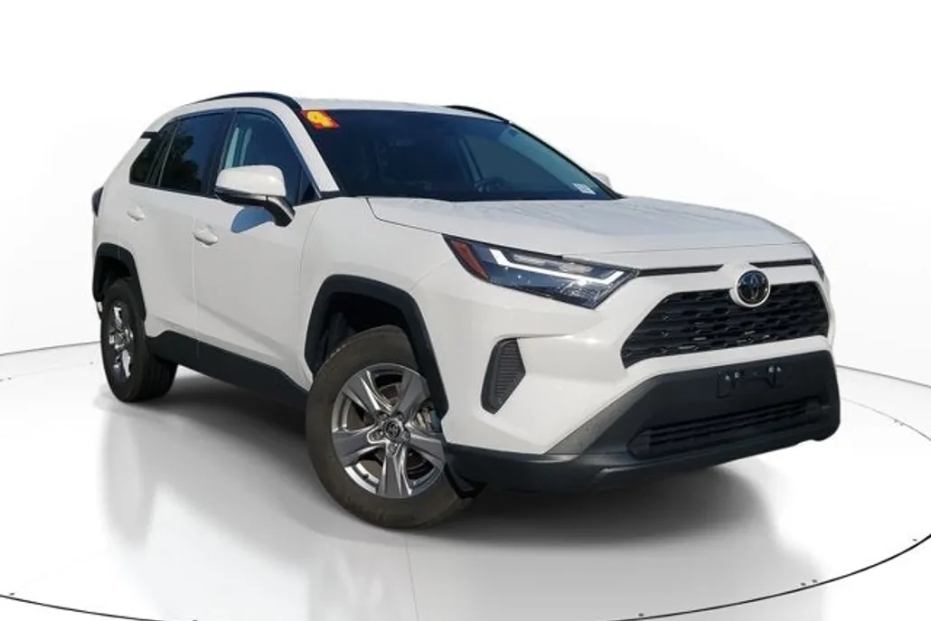 2024 Toyota RAV4 XLE photo 1