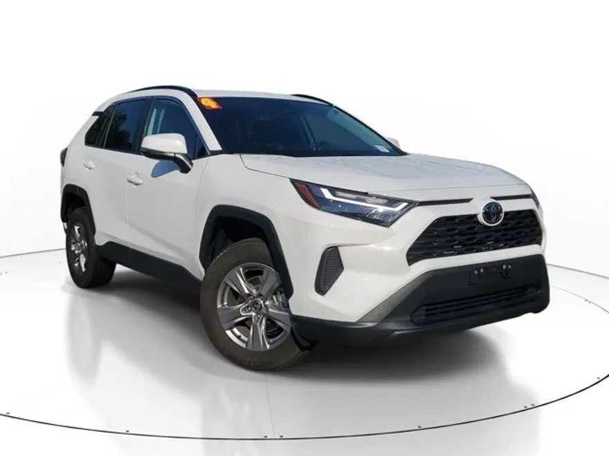 2024 Toyota RAV4 XLE photo 1