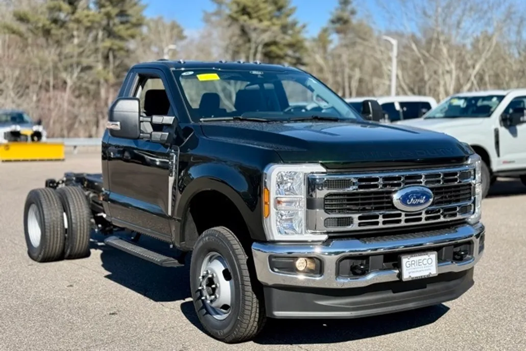 2025 Ford F-350 XL photo 1