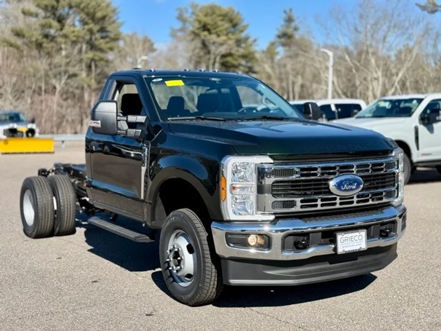 2025 Ford F-350 XL photo 1