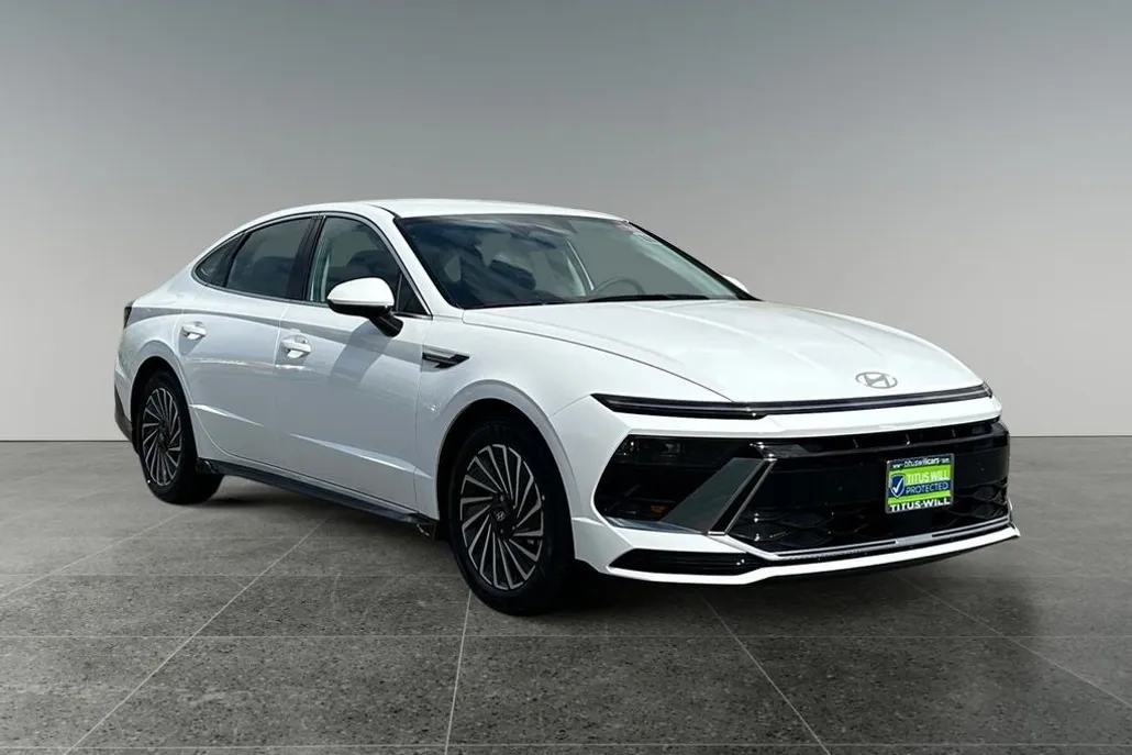2025 Hyundai Sonata Hybrid SEL photo 1