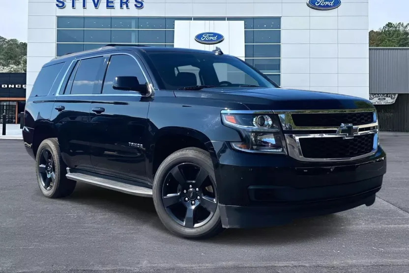 2017 Chevrolet Tahoe LT photo 1
