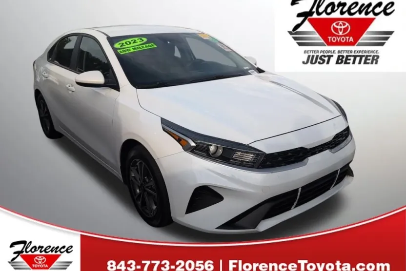 2023 Kia Forte LXS photo 1