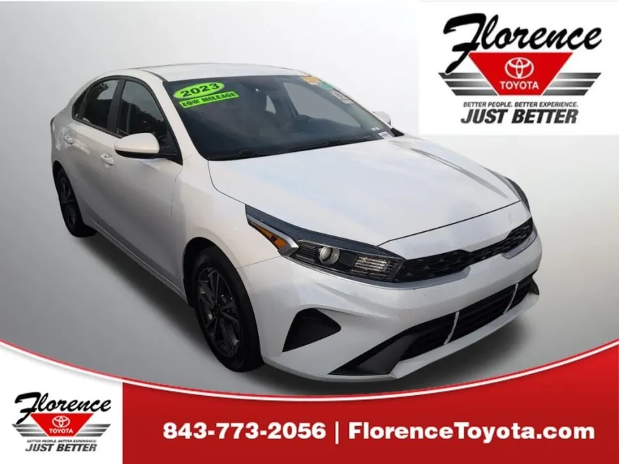 2023 Kia Forte LXS photo 1