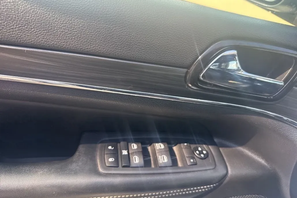 2021 Jeep Grand Cherokee Anniversary Edition photo 1