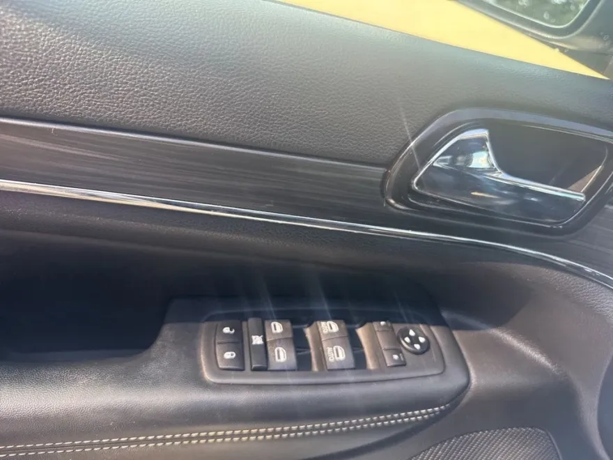 2021 Jeep Grand Cherokee Anniversary Edition photo 1