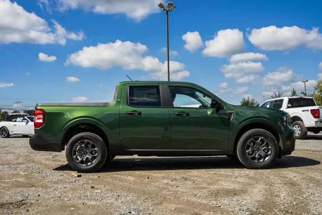 2025 Ford Maverick XLT photo 1