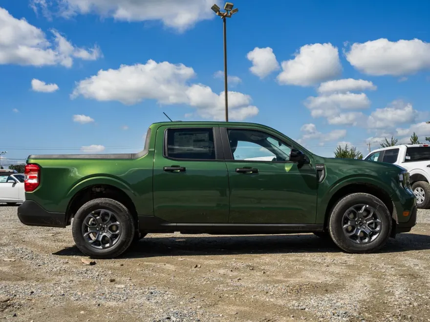2025 Ford Maverick XLT photo 1