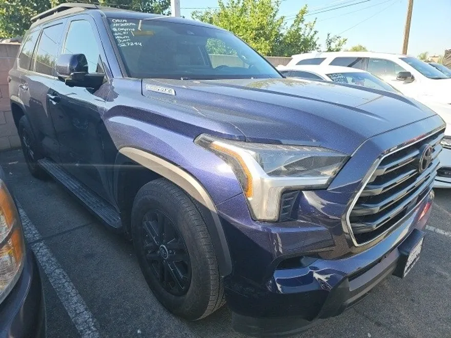 2024 Toyota Sequoia SR5 photo 1