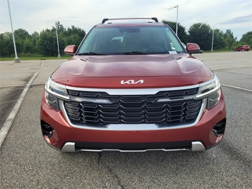 2024 Kia Seltos S photo 1