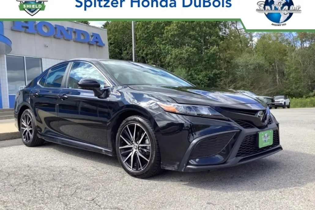 2022 Toyota Camry SE photo 1