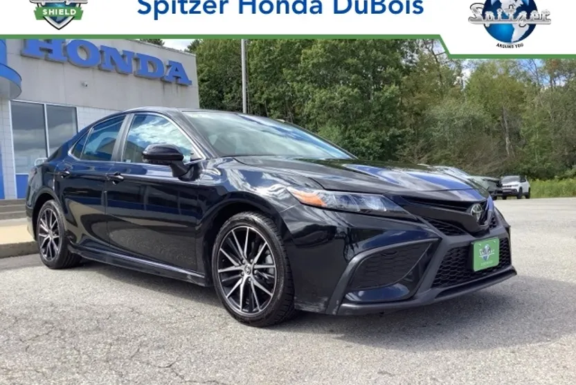 2022 Toyota Camry SE photo 1