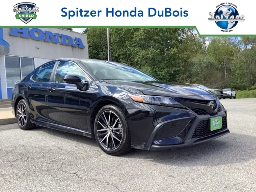 2022 Toyota Camry SE photo 1