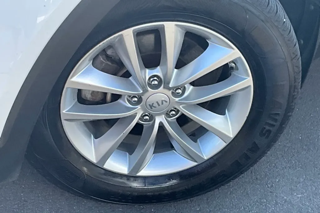 2016 Kia Sorento LX photo 1