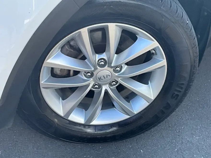 2016 Kia Sorento LX photo 1
