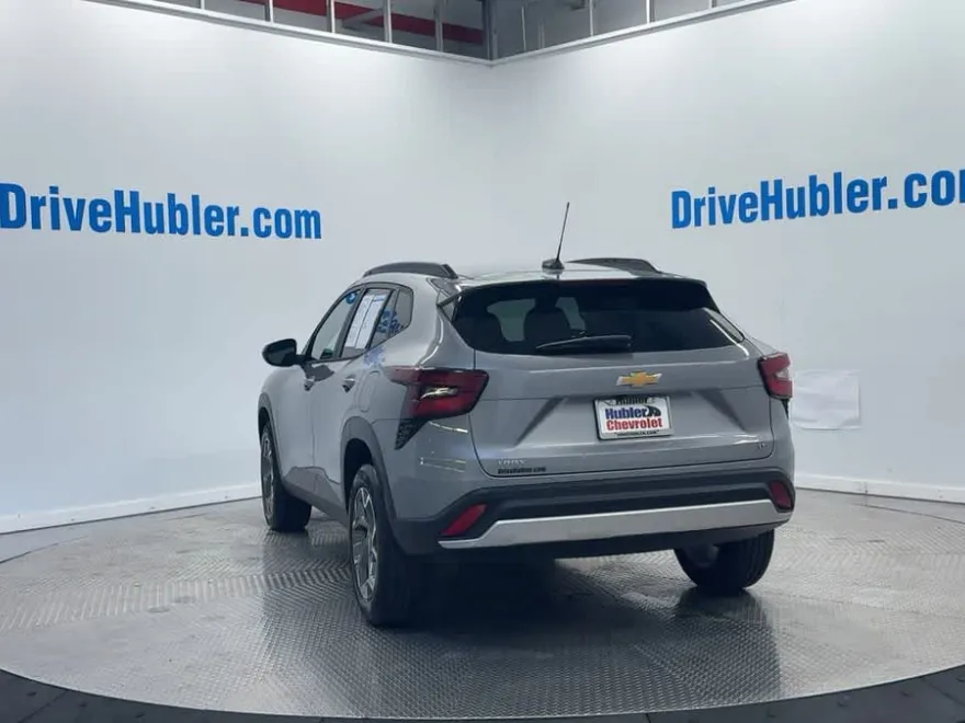 2024 Chevrolet Trax LT photo 1
